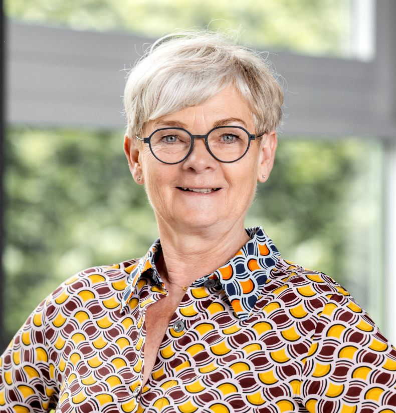 Frau Birgit Frauenheim